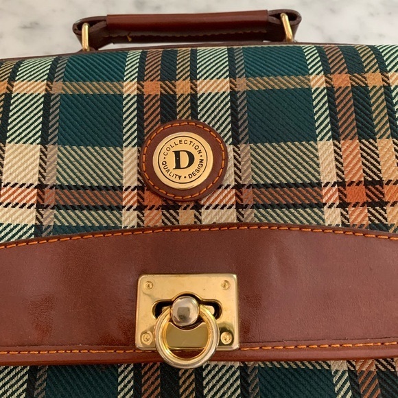 D Collection vintage plaid & vinyl purse with adjustable strap rich colour - Picture 4 of 13